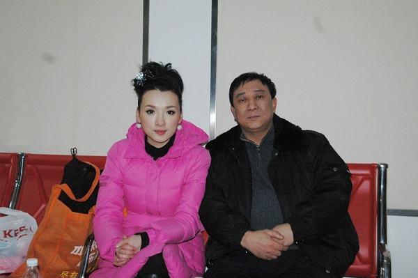 王君平,老公陆涛 香秀的扮演者王君平长相可以说非常漂亮,但是现实中