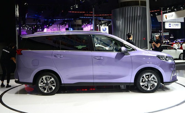 8座mpv卖9万,刷新座位上限还不贵,这是要向面包车发起挑战