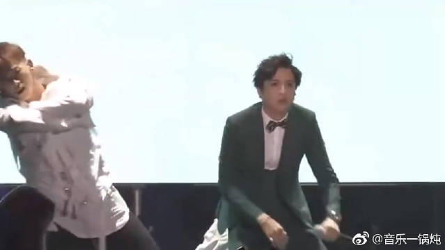 薛之谦搭档刘丹萌合唱初学者两个人的互动堪称