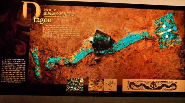 从西水坡蚌龙,二里头绿松石龙形器,到商周礼器中的双龙龙纹,可以清晰