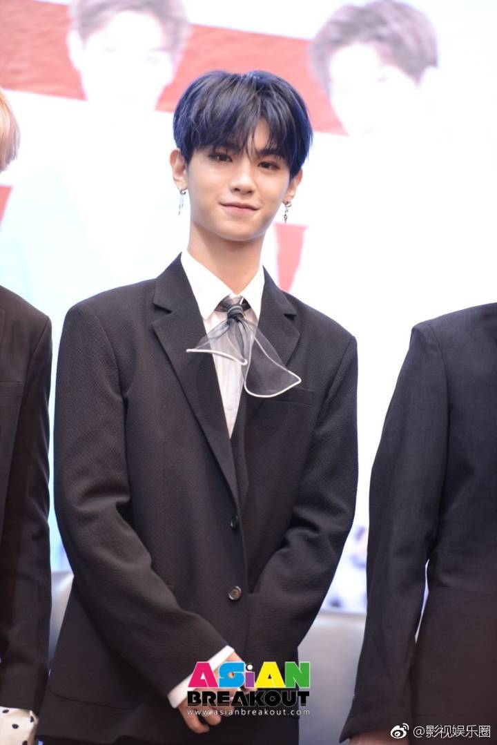 乐华七子泰国乐华七子西装justin黄明昊朱正廷毕雯珺丁泽仁