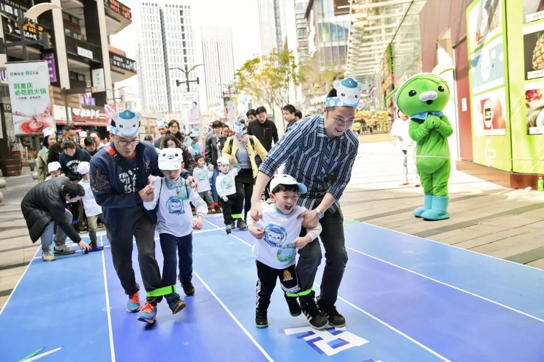 一系列有趣的亲子互动内容撬动着消费者的体验型需求,社交需求,从而使