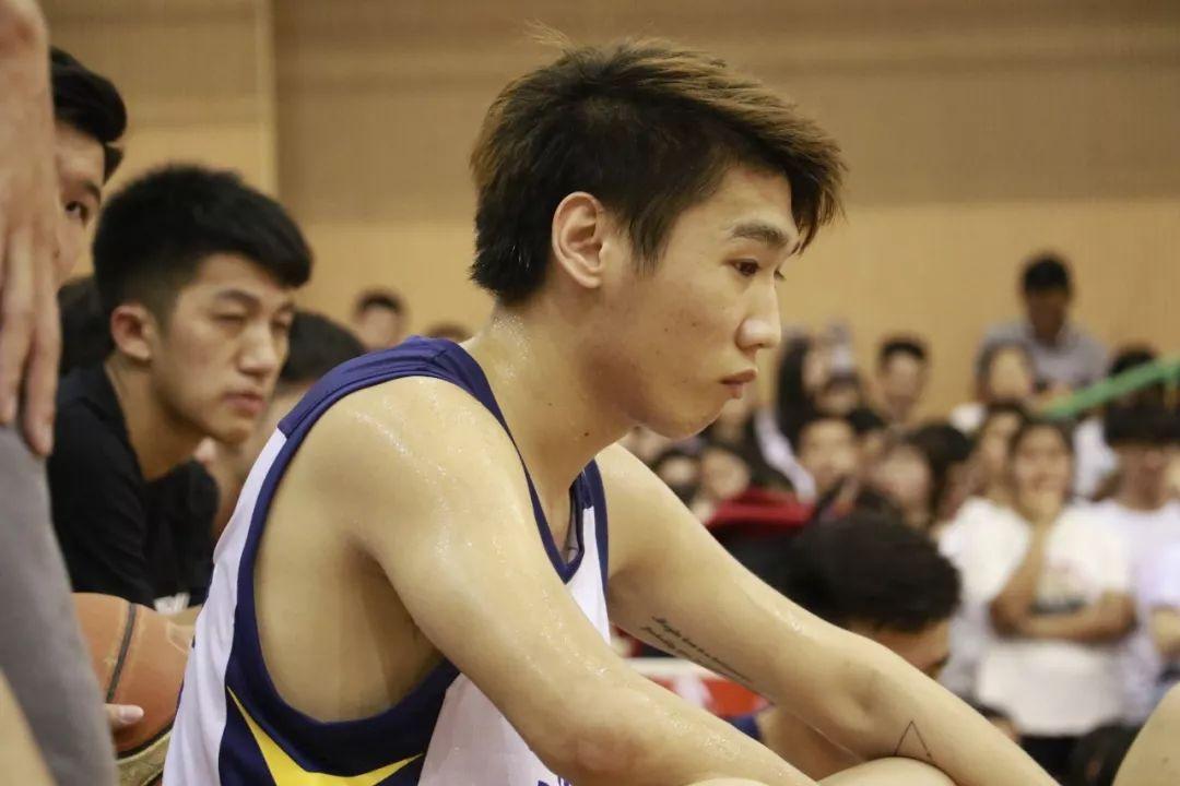 和李想这两位大三的老队员 同时他们也是前两届关注度很高的明星球员