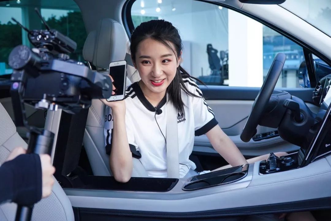 国产纯电suv有多神,小涵独家首试蔚来es8