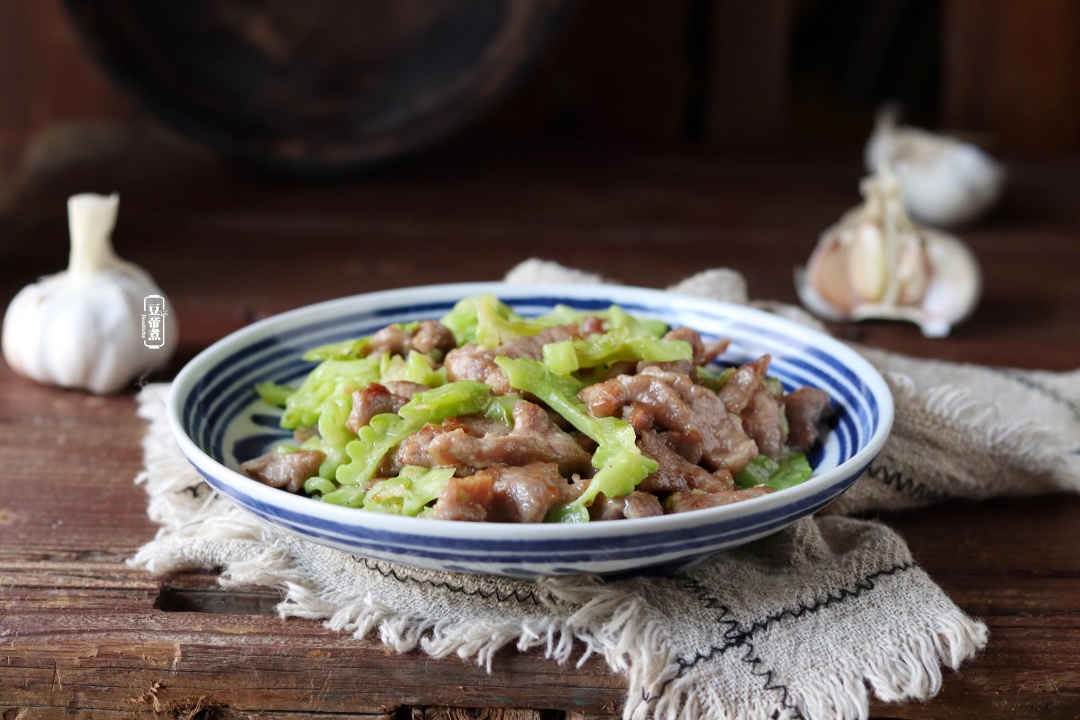 天太热多吃苦瓜,消暑降火气,大人孩子都爱吃,这么炒一般人不懂