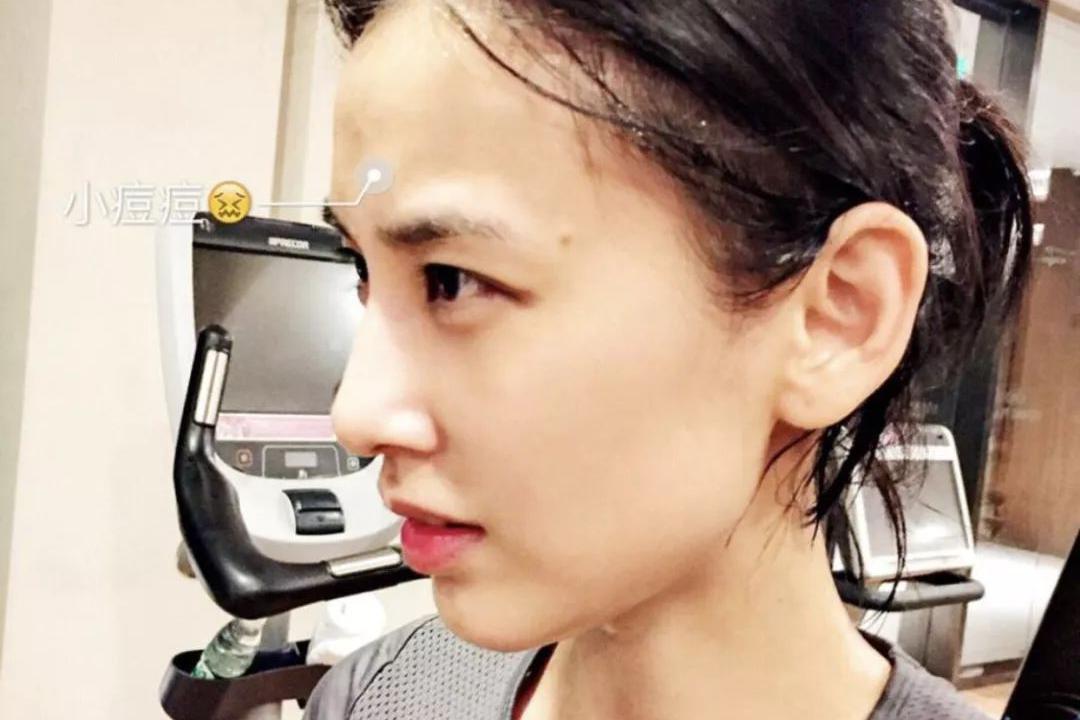 黄圣依素颜做运动不惧曝光痘痘照网友称赞和刚出道一样漂亮