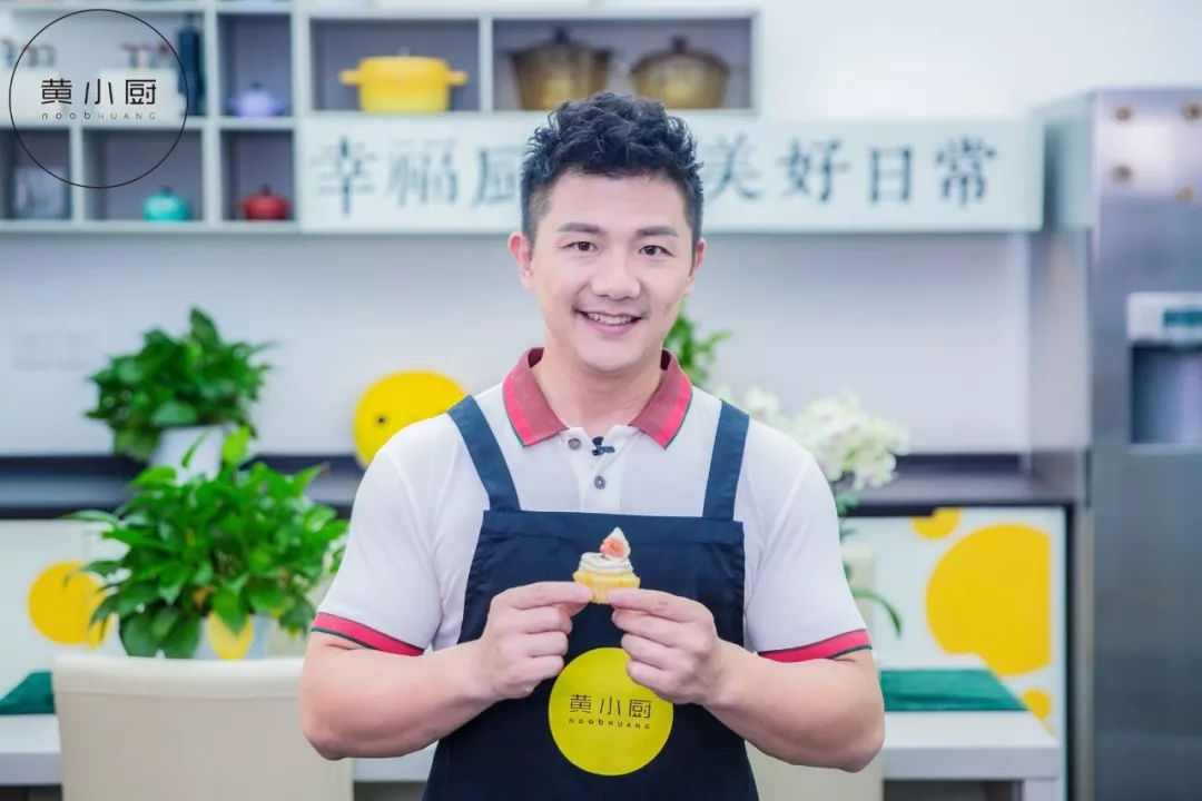 女儿的生日小蛋糕吊环王子陈一冰亲手呈现
