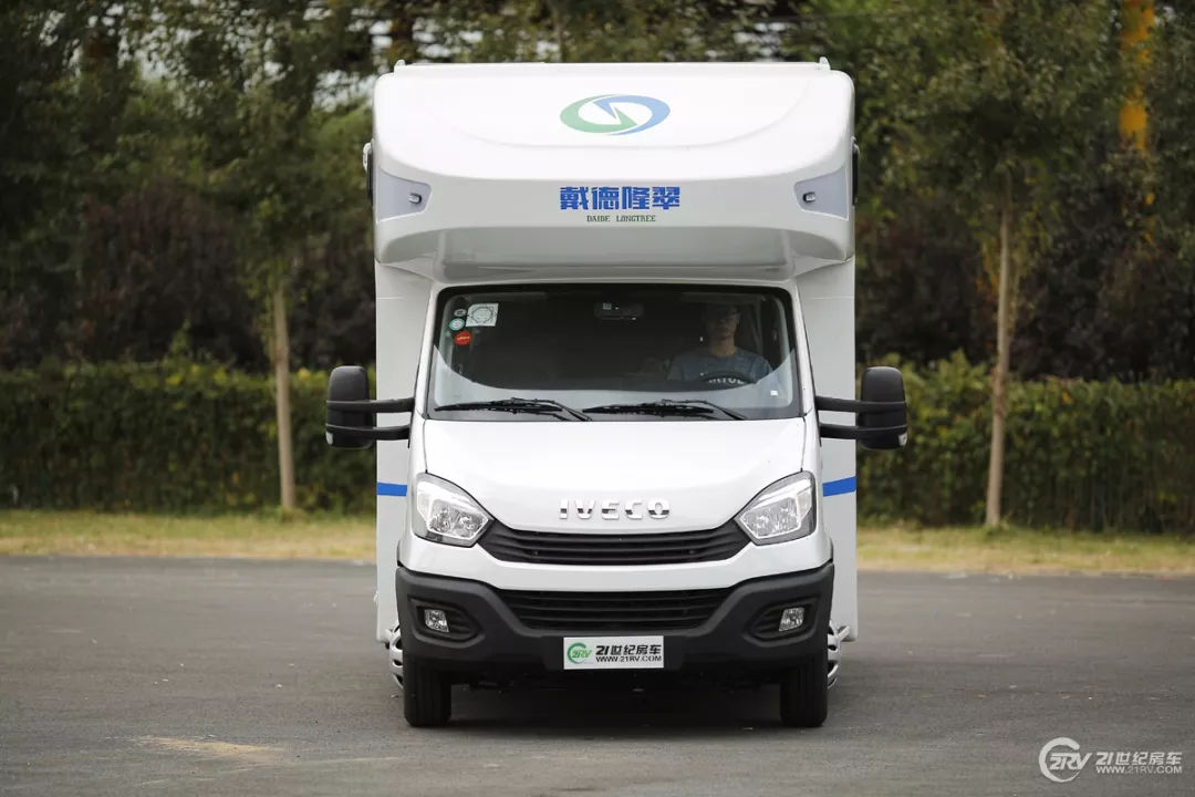 不接市电可开7天空调 空间利用率最大化 隆翠自由风房车实拍