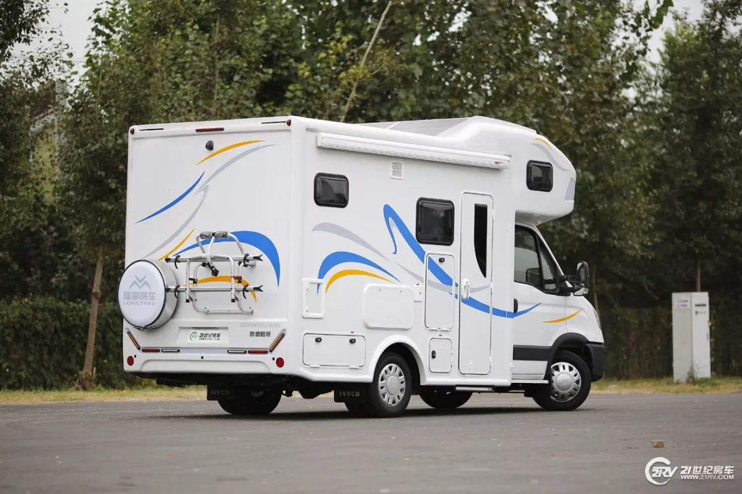 不接市电可开7天空调 空间利用率最大化 隆翠自由风房车实拍