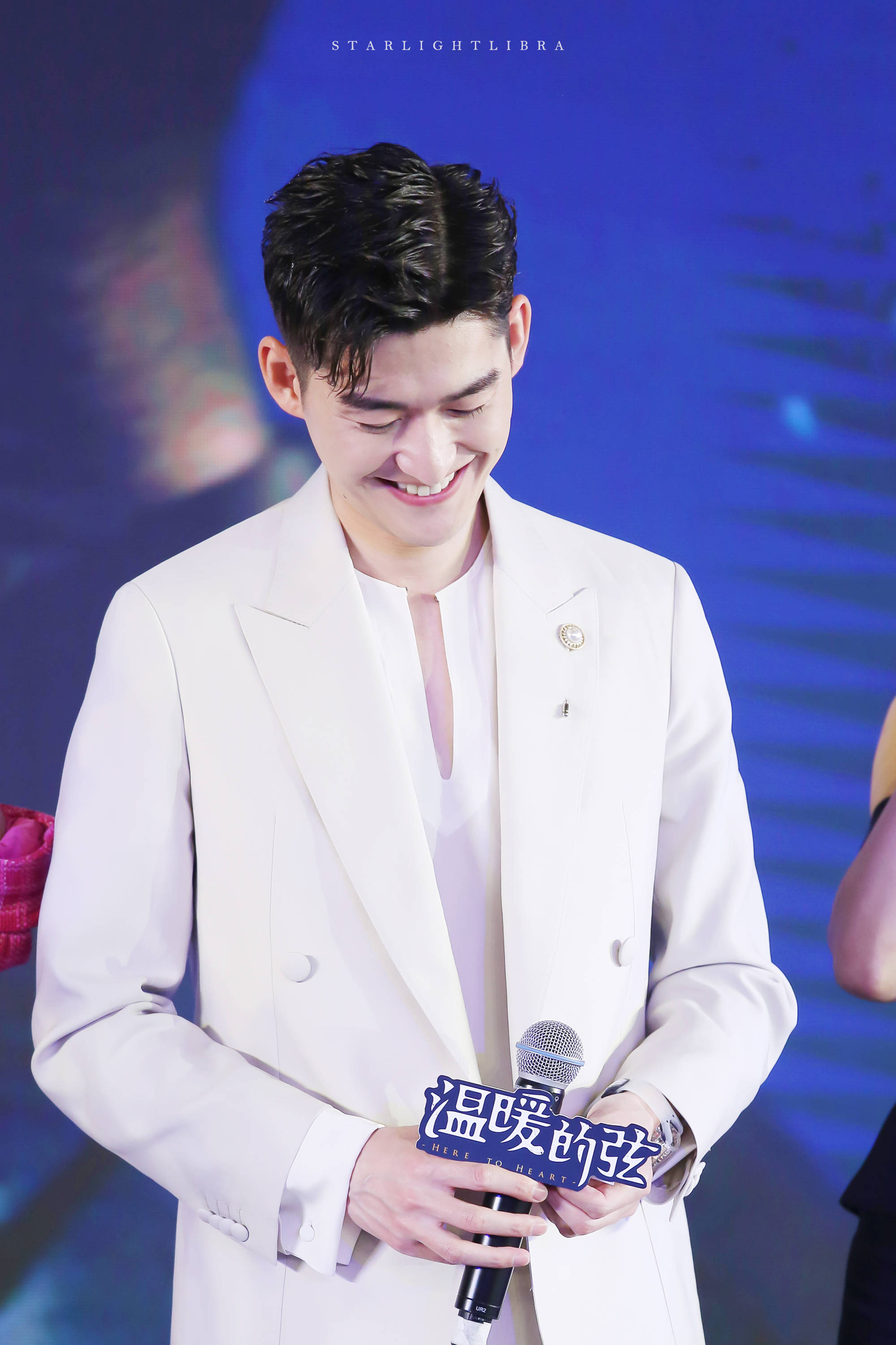 张翰 白色西装 张翰 温暖得弦 今日一身白色西装出席《温暖的弦》