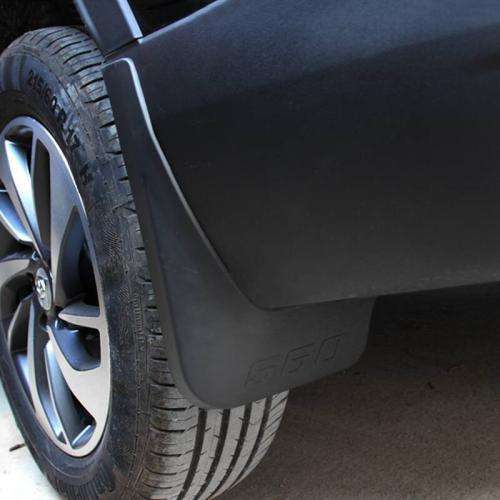 汽车上的挡泥板究竟有什么用,新车为何不装挡泥板?