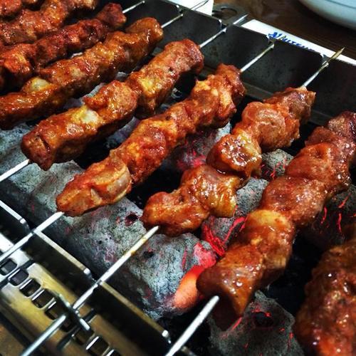 在家这样做羊肉串不信你能忍的住又好吃又干净