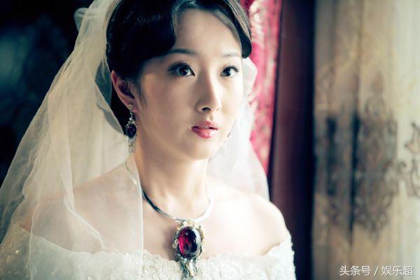 36岁车晓与32岁程媛媛对比,差距还真大,网友:难怪首富要离婚!