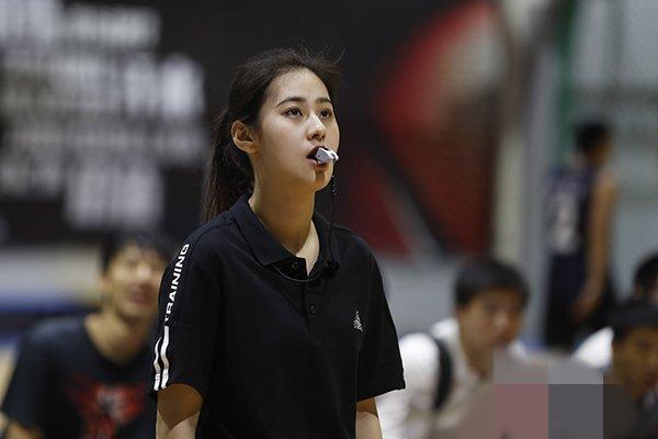 颜值惊人,她被称中国最美篮球女裁判