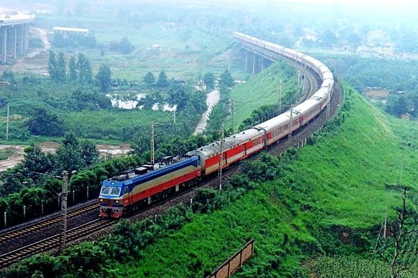 中国长大铁路前五名, 第一名2500公里, 中国最伟大铁路之一