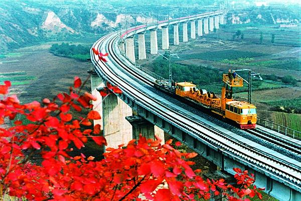 中国长大铁路前五名, 第一名2500公里, 中国最伟大铁路之一