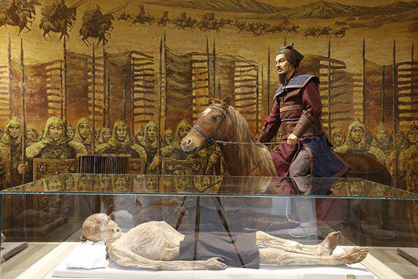 新疆博物馆 张雄干尸及其现代还原像