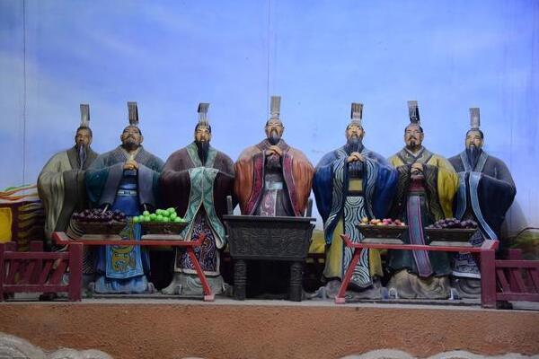 周襄王派代表参加葵丘会盟正式承认了齐桓公的霸主地位