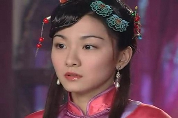 拍戏被男演员扇成脑震荡,39岁的她至今未婚,却红火不起来