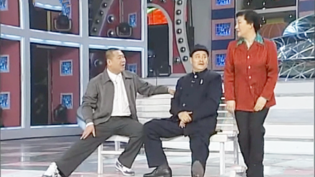 赵本山经典小品"卖拐",范伟本来好好的,被赵本山忽悠瘸了!