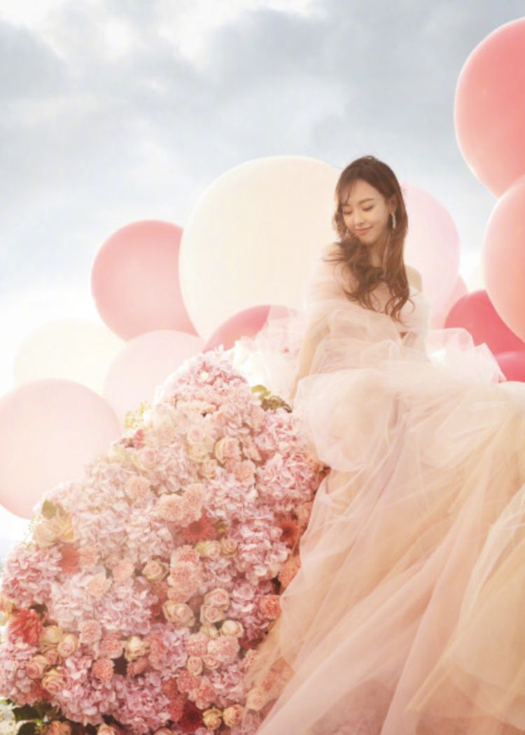 唐嫣罗晋同晒领证婚纱照官宣婚讯,回顾二人交往历程甜蜜爆表