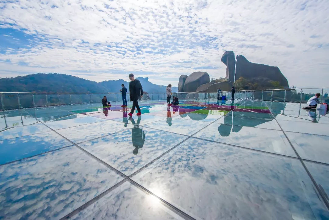 云端"天空之镜"裙角飞扬的浪漫|云端|观景台|浪漫_新浪新闻