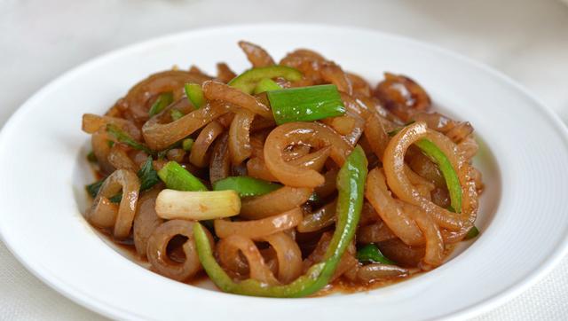 猪皮千万别丢了,教你做软糯滑口的炒猪皮,又香又弹,停不住筷!