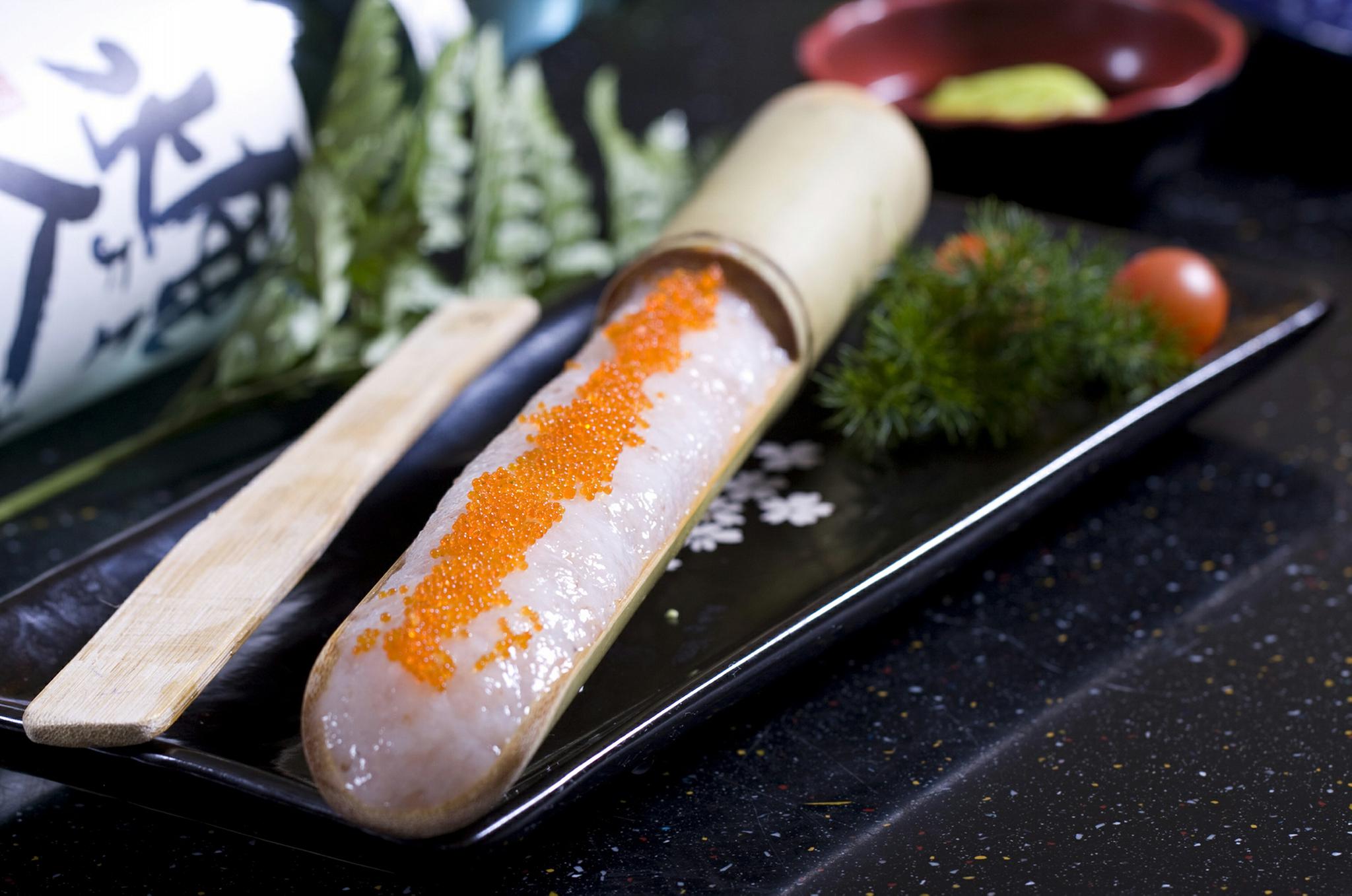 山水溶洞火锅店虾滑制作