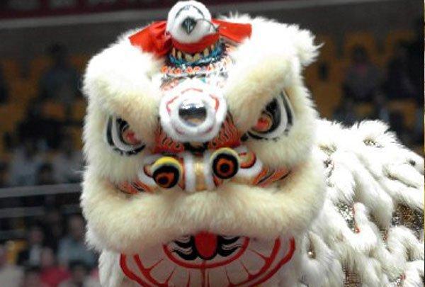 舞狮耍杂技是过年那味儿，可是南狮和北狮你知道吗？发财中国年|南狮|舞狮|狮头_新浪新闻
