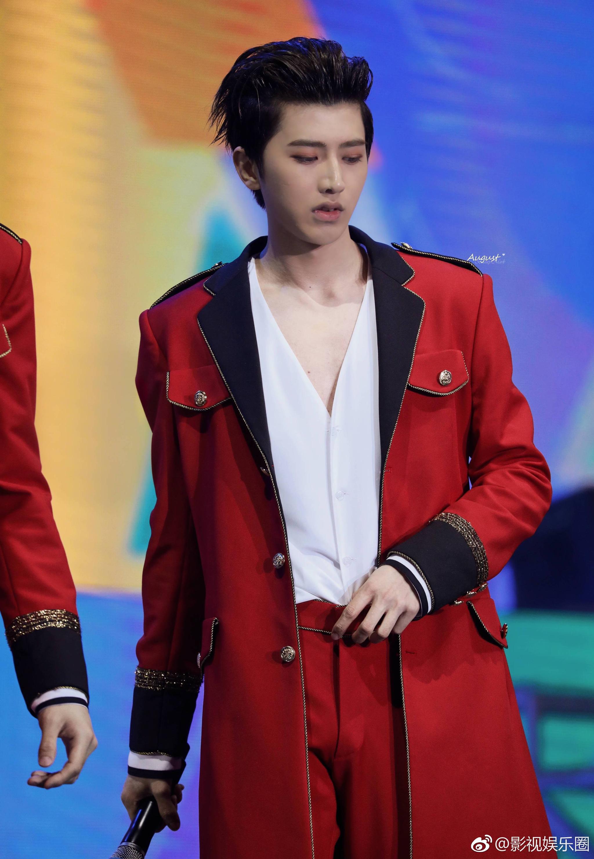 蔡徐坤 小葵大奎 坤坤什么发型都好帅,ikun喜欢吗