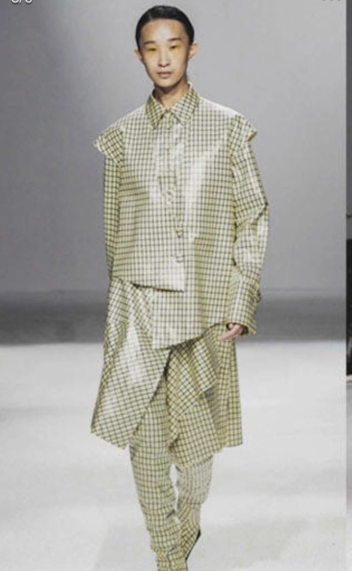 笑岔气了!19岁超模贾晨宇装脸林永健,网友:要火了!