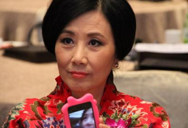 除了三大主角之外,还有楚留香的好朋友胡铁花的扮演者吴孟达,不过听说