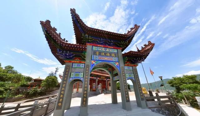 想和你留在沙埕 留在我们熟悉的家乡 每条小巷,每座房屋 都有我们幼时