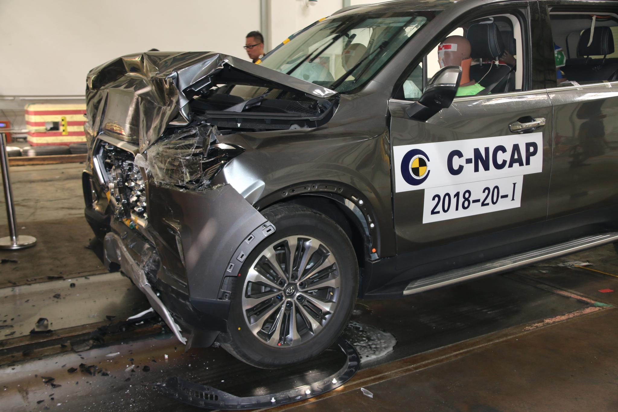 安全:上汽大通d90在c-ncap碰撞试验中表现如何?