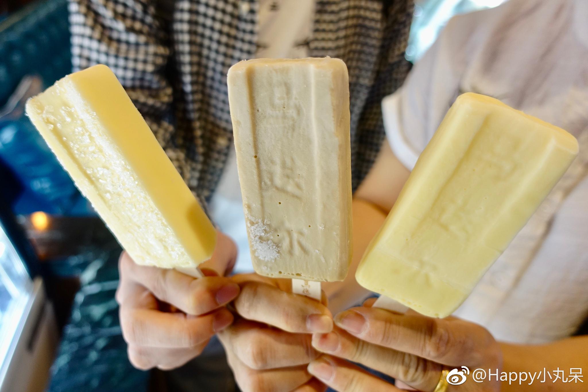 新一百旗舰店)马迭尔冰棍,是哈尔滨特色冷饮也是马迭尔品牌的食品之一