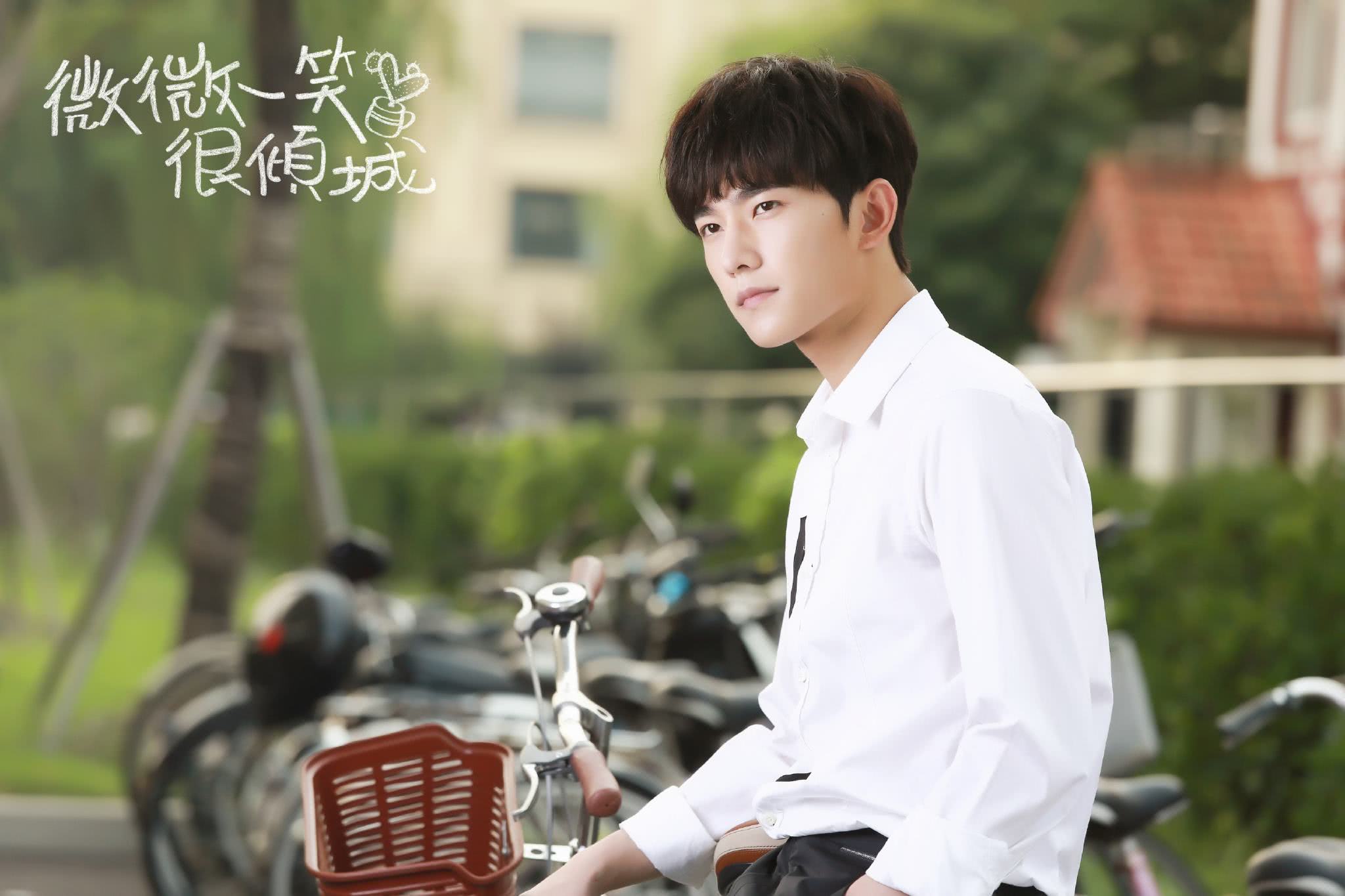 演过校草的男星,杨洋帅气,胡一天高冷,但他"最经典"!