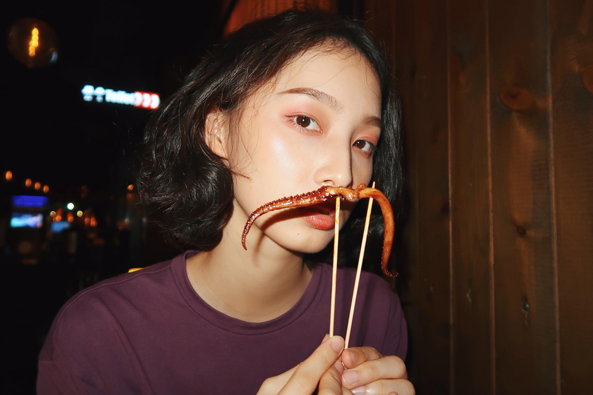 一简jane_  一简  95年 身高170 体重85 养了两只猫 是喜欢美食喜欢