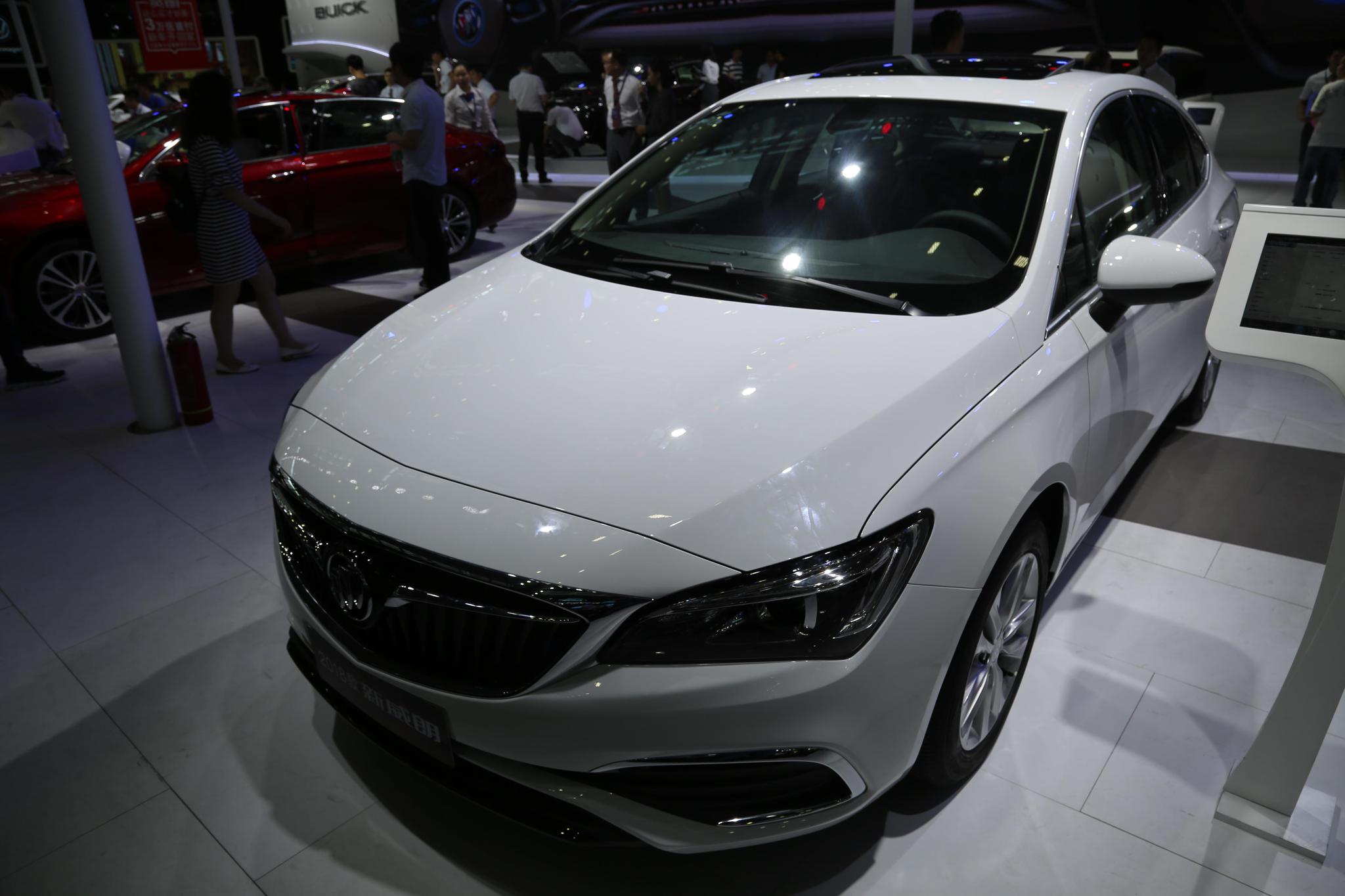 别克2018款新威朗实拍18万级别中级车品质标杆