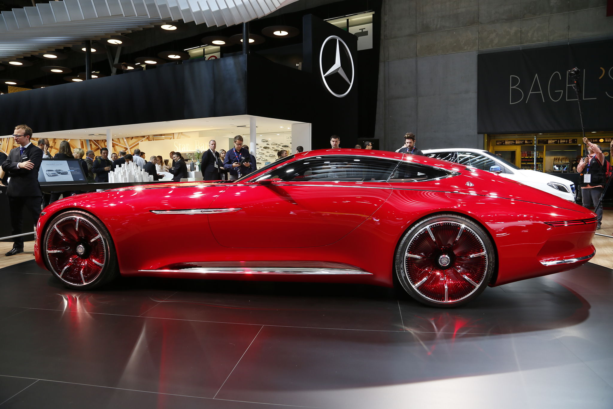 67梅赛德斯mercedes-maybach 6,红色真好看,换上迈巴赫的标志就更