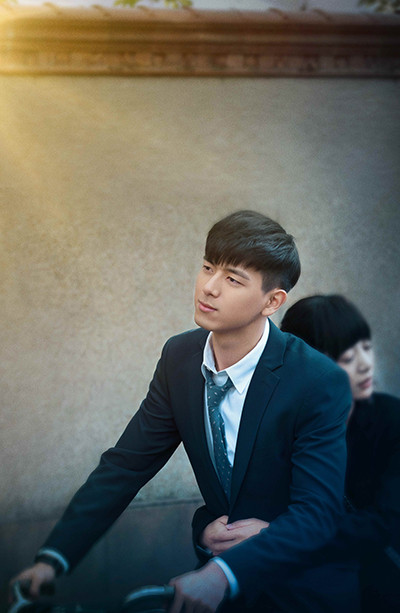 《上海女子图鉴》今晚抢先开播 李现变身初恋男友收割少女心