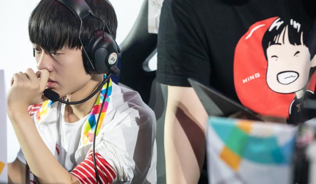 lol亚运会小明史诗级开团回顾,一个酒桶大招炸回了个冠军