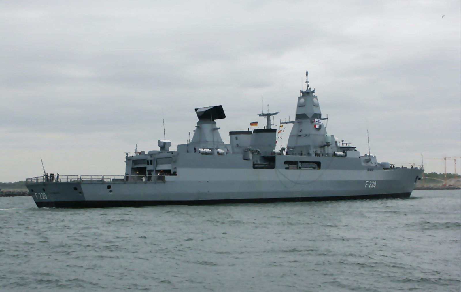 德国被美国坑惨了,卖给德国的导弹,发射时自燃险些让军舰沉没