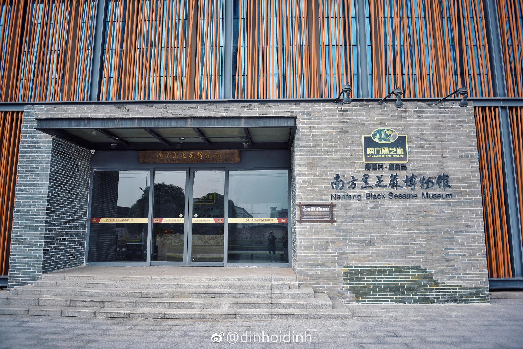 各种民国雕塑 是绝佳的拍照圣地 逛累了还可以到南方黑芝麻博物馆了解