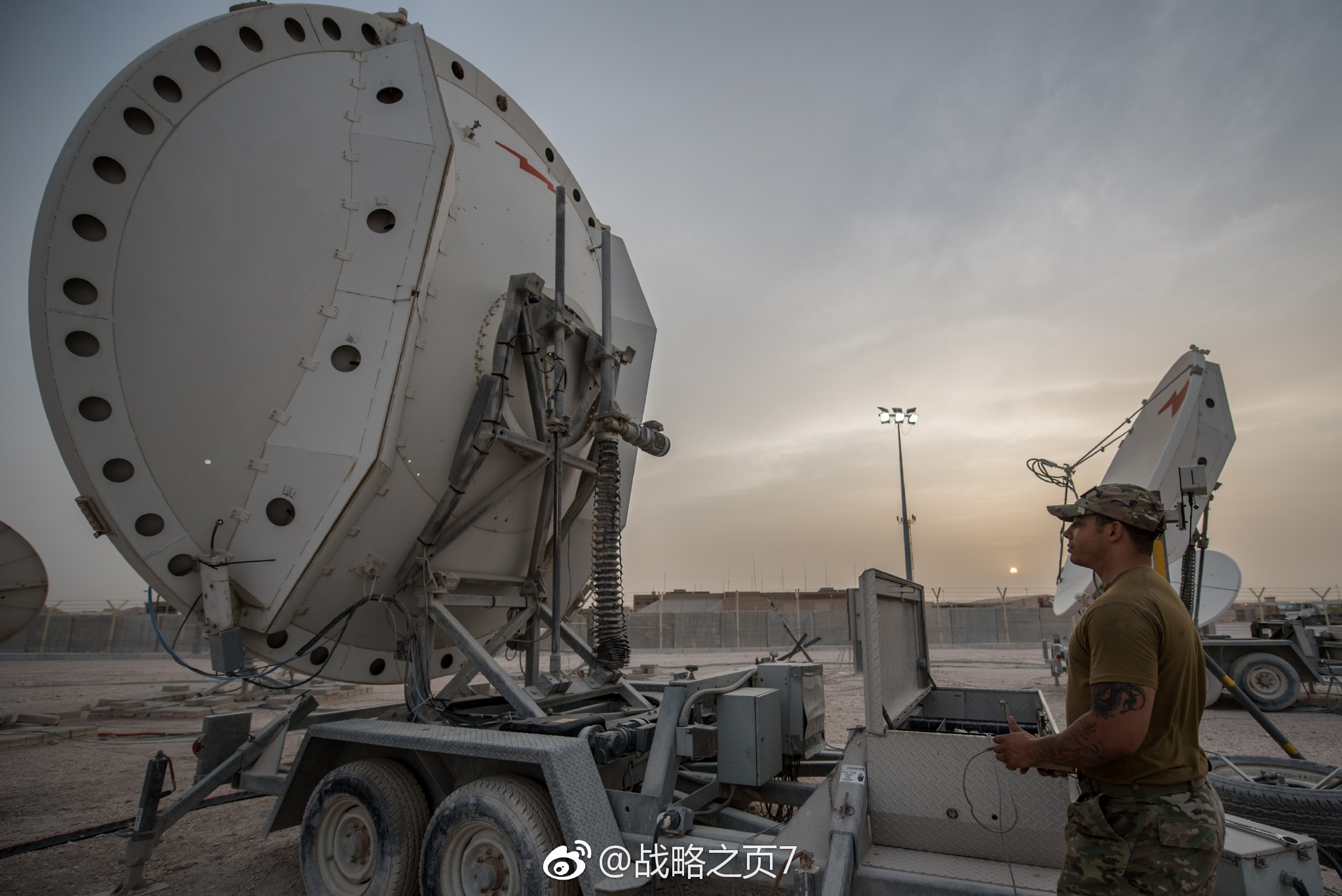 美军部署在卡塔尔乌代德空军基地的第379远征作战支援中队