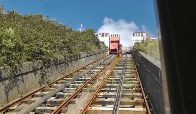 42公里的铁路却要建设16年最大坡度接近50度火车怎么跑