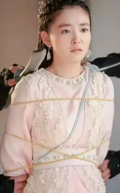 热巴杨幂惹人怜,网友最不想救赵丽颖