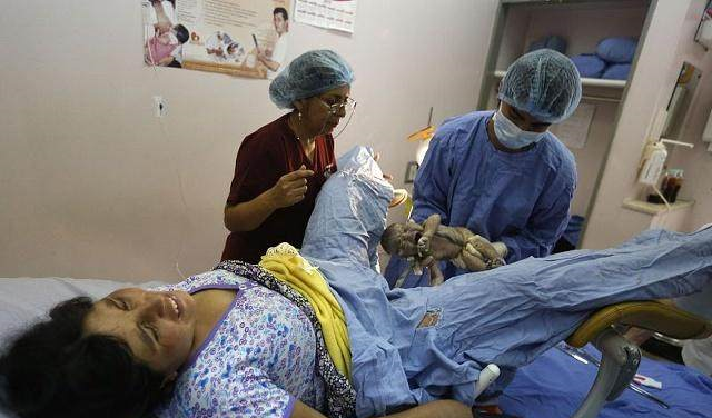 耐心等待,这样不仅不会影响到医生,对于产妇的顺利分娩也是非常有利的