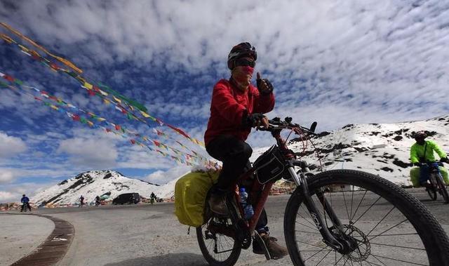 穷游西藏已经越来越火爆,其实在川藏线上求搭车是需要靠缘分的