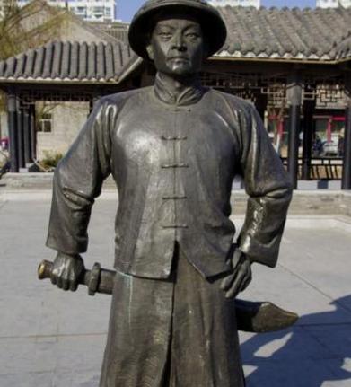 非常之高——正三品的高级武官,仅仅只比兵部二把手(兵部侍郎)低一级