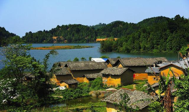 上林县鼓鸣寨:广西现存保护最好,规模最大的壮族夯土建筑古村